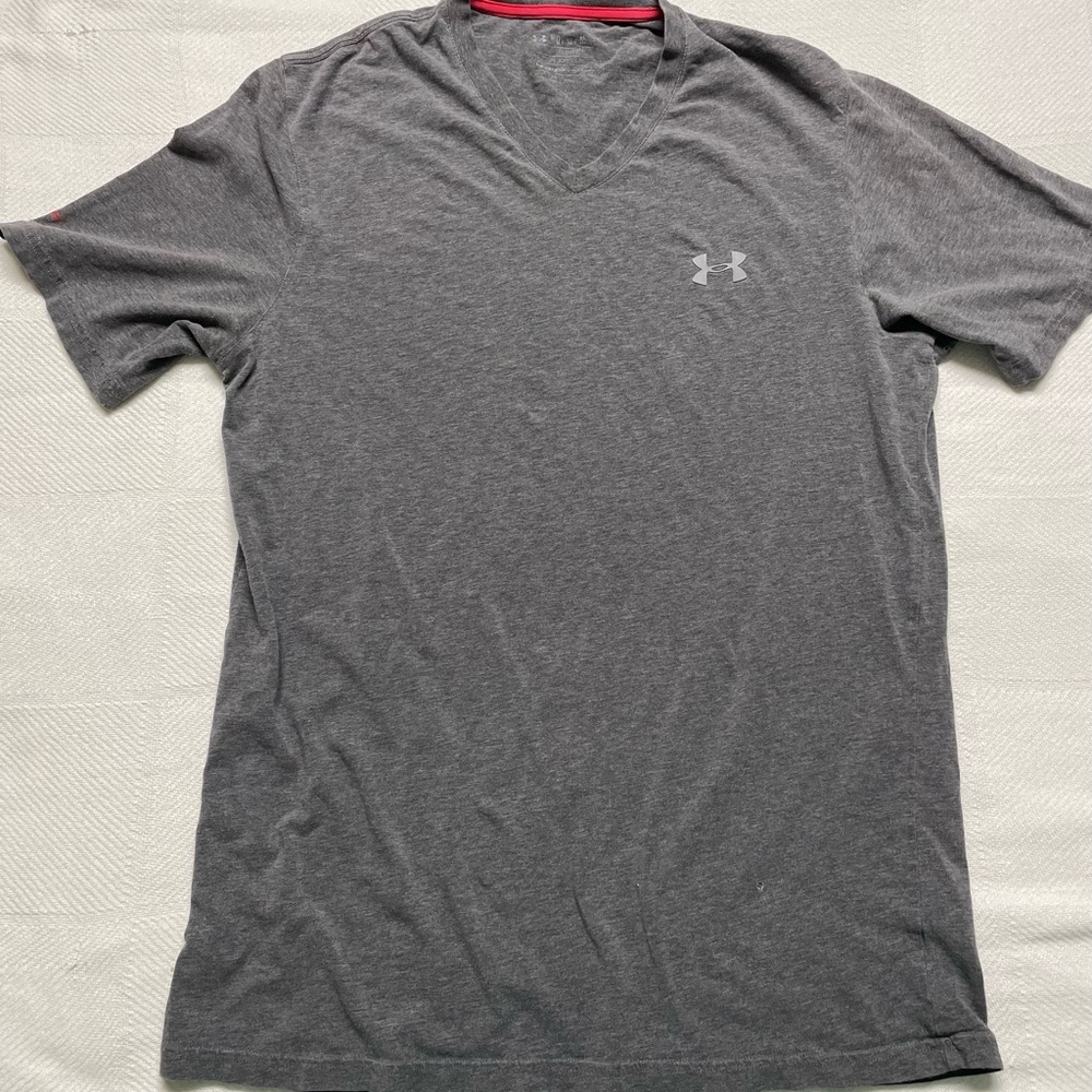 Under Armour Men's Gray V-Neck Shirt - Medium